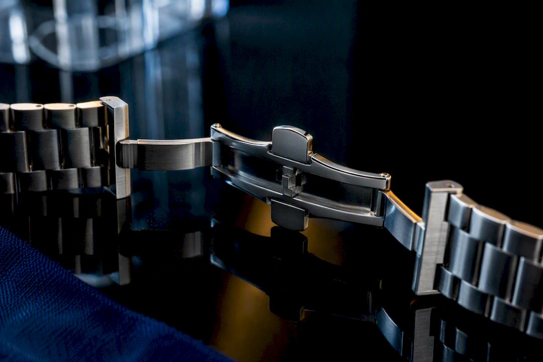 Macro view of an opened watch clasp