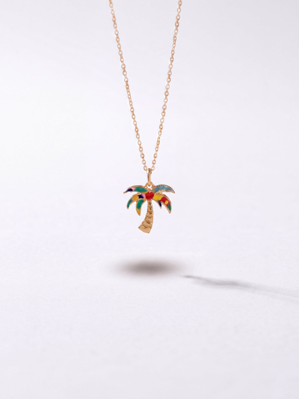 wynwood-blvd-palm-tree-pendant-gold-close-up